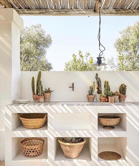 The Style Files on Instagram: “Loving this beautiful outdoor kitchen in Puglia, Italy. Villa from @moroseta_villas, image by @renee_kemps #puglia #italy #outdoorkitchen…” Paper Architecture, Living Photo, Small Balcony Ideas, Chic Bedroom, Outdoor Kitchen Design, Front Room, Pool House, Shabby Chic Decor, Puglia