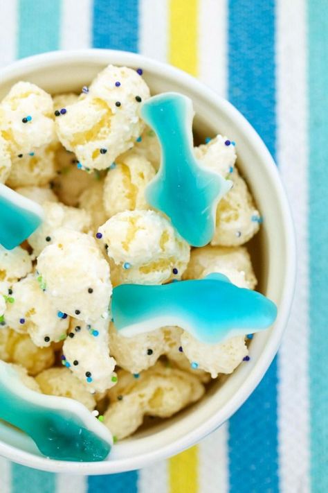 Shark Bait Snack Mix #funfood #kidfriendlyrecipes #sharkweek Shark Week Party Food, Kids Snack Mix, Safe Slime Recipe, Ocean Slime, Shark Week Party, Gluten Free Candy, Shark Bait, Recipe For Kids, Snack Mix Recipes