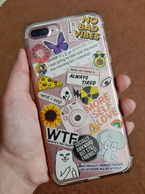 Just printed out my favourite stickers and arranged them on my phone, then used a clear phone case. Phone Cover With Stickers, Transparent Phone Case Ideas, Clear Phone Case Inspo, Artist Room, Clear Phone Case Design, Phone Case Diy Paint, Diy Phone Case Design, Funny Phone Cases, Doraemon Wallpapers