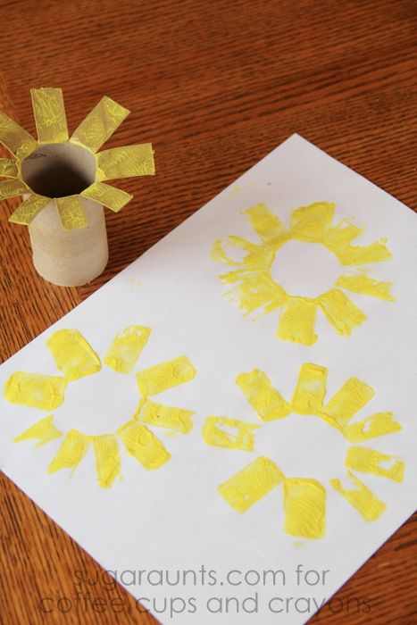 This sunflower craft is perfect for summer! Kids will love to stamp this sunflower and create their own! Crafts For The Color Yellow, Welcome Summer Crafts For Preschool, Sun Crafts For Infants, Sunflower Art Preschool, Sun Crafts Preschool, August Arts And Crafts For Kids, Yellow Crafts Preschool Activities, Yellow Art Preschool, Sunshine Crafts For Kids