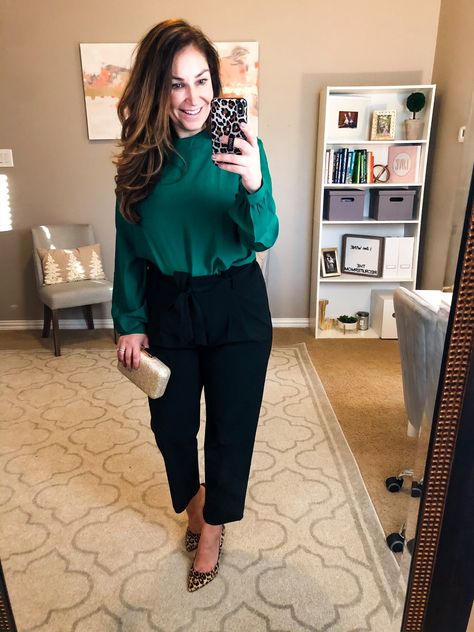 Green Top Office Outfit, Principal Outfits, Receptionist Outfit, Office Wear Plus Size, Green Shirt Outfits, Green Top Outfit, Plus Size Business Attire, Closet Outfits, Teal Outfits