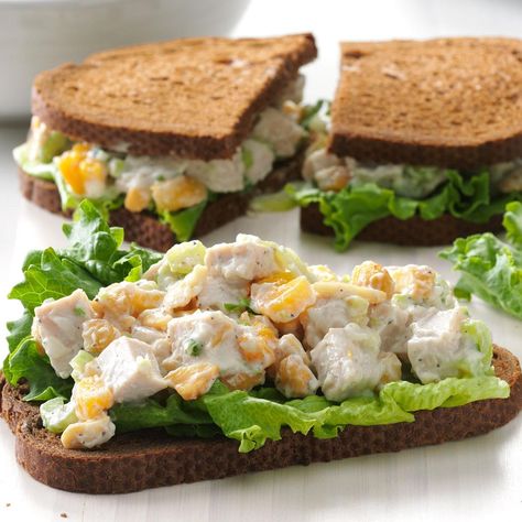 Cashew Turkey Salad Sandwiches Low Calorie Sandwich, Turkey Salad Sandwich, Cold Sandwich Recipes, Salad Sandwich Recipe, Bbq Appetizers, Chicken Salads, Turkey Leftovers, Healthy Sandwich Recipes, Apricot Recipes