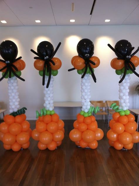 Columnas de globos para Halloween de arañas y calabazas. #DecoracionHalloween Adult Halloween Party Decorations, Halloween Balloons Decorations, Halloween Balloon, Deco Ballon, Halloween Decor Diy, Halloween Games For Kids, Halloween Balloons, Diy Balloon Decorations, Adult Halloween Party