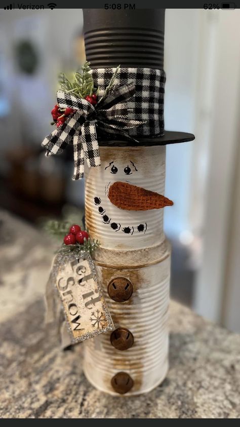 Plastic Milk Jug Christmas Decorations, Rustic Snowman Ornaments, Crafts With Cans, Upcycle Crafts, Snowman Crafts Diy, Snowman Craft, Christmas Craft Ideas, Coworker Gifts, Casey Jones