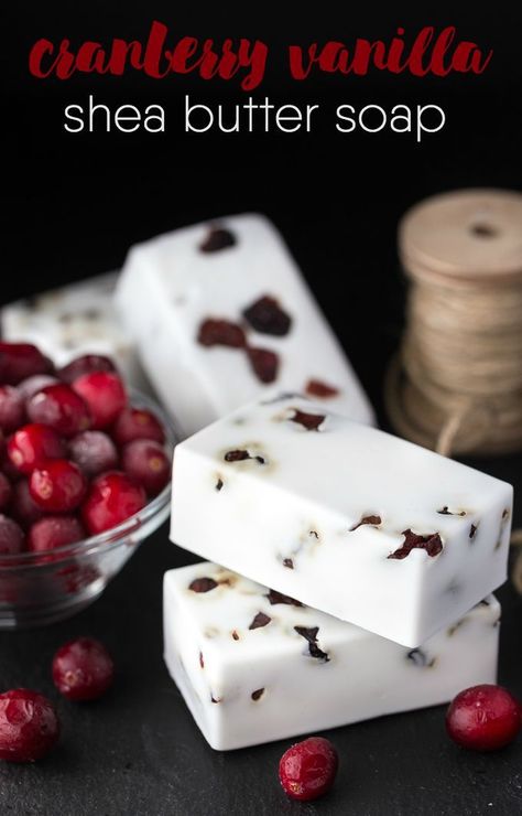 Cranberry Vanilla Shea Butter Soap - Make your own DIY soap perfect for holiday gift giving. Savon Diy, Diy Soap Recipe, Săpunuri Handmade, Handmade Soap Recipes, Soap Making Recipes, Diy Tumblr, Melt And Pour, Soap Making Supplies, Homemade Soap Recipes