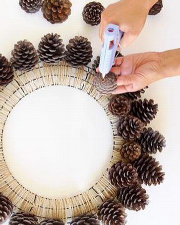 Instagram post by Craftyfun.com • Sep 12, 2019 at 3:52pm UTC Diy Pinecone Wreath, Easy Diy Thanksgiving Decorations, Crafts For Fall, Christmas Crafts Diy Decoration, Christmas Crafts Diy Gifts, Pine Cone Wreath, Diy Gifts To Make, Christmas Decorations Centerpiece, Cone Wreath