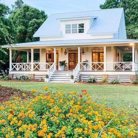 Blue Cottage, Cute House, Farmhouse Exterior, Cottage House Plans, Farmhouse Style House, Dream House Exterior, House Goals, Dream House Plans, Cottage Homes