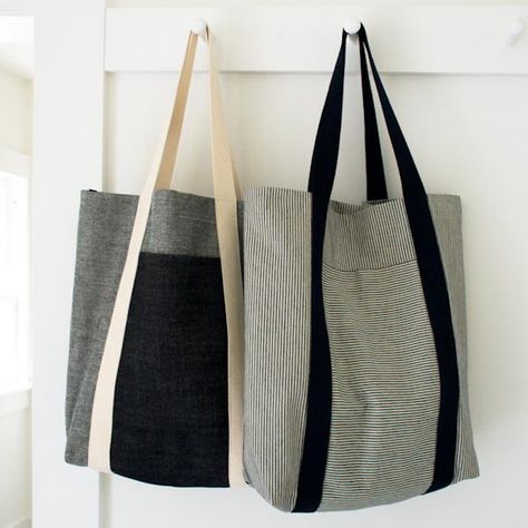 un cabas en toile à faire soi même - DIY totebag easy to do / Marie Claire Idées Pretty Tote Bags, Tote Tutorial, Diy Sy, Sacs Tote Bags, Purl Bee, Sac Diy, Diy Tote, Diy Bags Purses, Sew Ins