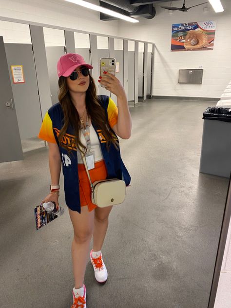 Outfit with a baseball hat, jordans and jersey Astros Baseball Game Outfit, Astros Game Outfit Women, Baseball Game Outfit Jersey, Plus Size Baseball Game Outfit, Baseball Game Outfit Women, Outfits With Jordans, Baseball Game Outfit, Baseball Hat Outfit, Astros Game