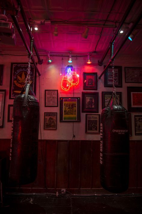 After Hours Aesthetic, Boxer Aesthetic, Boxe Thai, Boxing Posters, Flipagram Instagram, Boxing Club, Boxing Girl, Boxing Gym, Sports Aesthetic