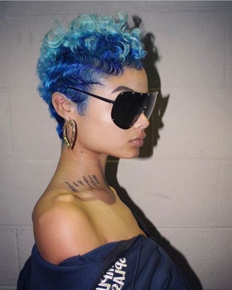 Blue Haircolor Layered Pixie Cut, Trendy We Fryzurach, Curly Pixie Haircuts, Curly Pixie Cuts, Fall Hair Cuts, Black Queens, Curly Pixie, Sassy Hair, Dope Hairstyles