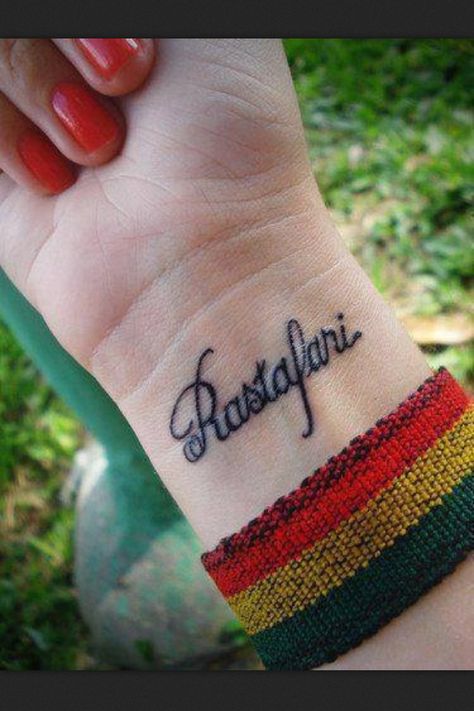 I want this tattoo Rasta Tattoo, Bob Marley Tattoo, Rasta Girl, Jah Rastafari, Rasta Colors, Tattoo Designs For Girls, Tattoo Feminina, Bob Marley, Color Tattoo