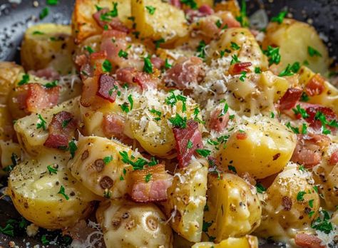 Carbonara de pommes de terre, un savoureux plat à base de pommes de terre facile et simple à réaliser pour un repas léger. Cake Factory, Batch Cooking, Croquettes, Potato Recipes, Aesthetic Food, Parmesan, Diner, Meal Prep, Coco