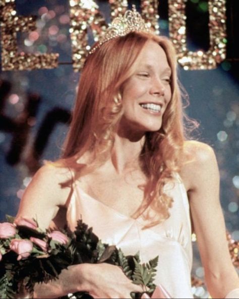 Carrie Halloween Costume, Carrie Movie, Carrie 1976, Normal People Scare Me, People Scare Me, Photowall Ideas, Carrie White, I Love Cinema, Prom Queens