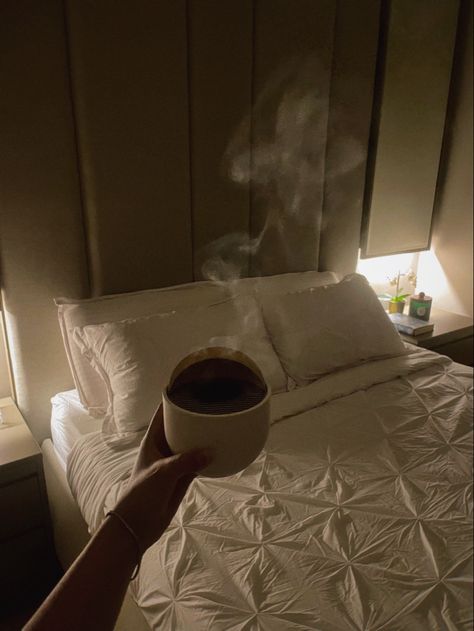 Bed Time Aesthetic Night, Cozy Yoga Aesthetic, Cozy Bedtime Aesthetic, Cozy Night Routine Aesthetic, Night In Aesthetic Cozy, Cozy Winter Night Aesthetic, Night Meditation, Relax Day, Yoga At Night Aesthetic