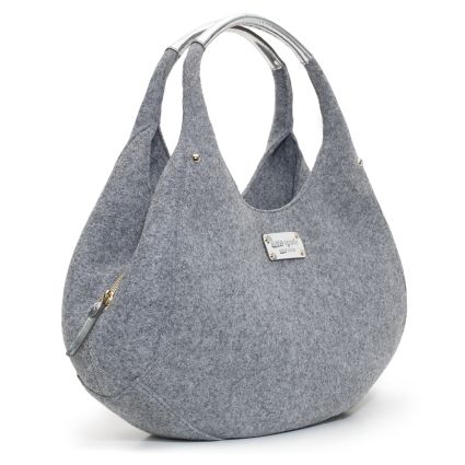 Inspiration Kate Spade Grey Felt Bag. yum Crochet Gift Ideas For Women, Felt Bags, Sacs Tote Bags, Felted Handbags, Sac Diy, Hand Bags For Women, Felt Bag, Bag Trends, Denim Bag