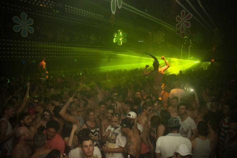 Brazil Night Club, Brazil Nightlife, Brazil Party, Rio Brazil, Nostalgic Images, Clubbing Aesthetic, Nyc Life, 2023 Vision, December 2024