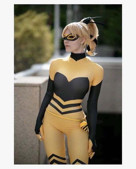 𝑃𝐻𝐼𝐴⏳ on Instagram: “🐝"Utterly ridiculous!"🐝 ° ° ° PC: @thesleepymuse Edits: myself Suit design: @jinougacosplay Suit construction: @zentaizone ° ° ° Still…” Miraculous Queen Bee, Miraculous Ladybug Queen Bee, Bee Cosplay, Queen Clarion, Miraculous Cosplay, Miraculous Costume, Queen Bee Costume, Miraculous Ladybug Costume, Magical Girl Aesthetic