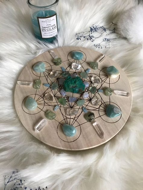 Gemstone Aesthetic, Calm Confidence, Crystals Healing Grids, Crystal Mandala, Spiritual Style, Magic Crystal, Crystal Room, Mind Heart, Healing Room