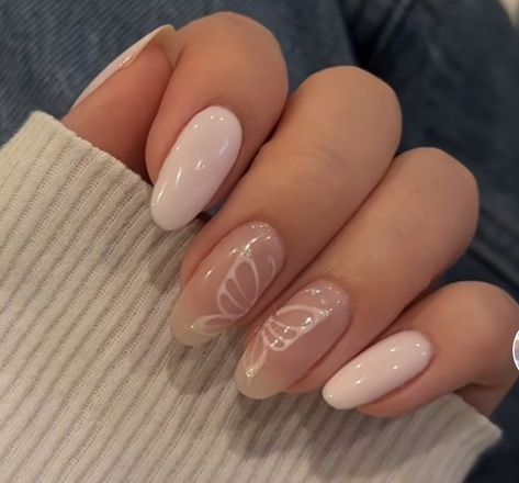 Nails Acrylic Simple Almond, Elegant Round Nails, Autumn Nail Inspiration, White Lines Nails, Nail Inspo Round, Nails With White Tips, Cozy Nails, Short Fall Nail Designs, Short Fall Nail