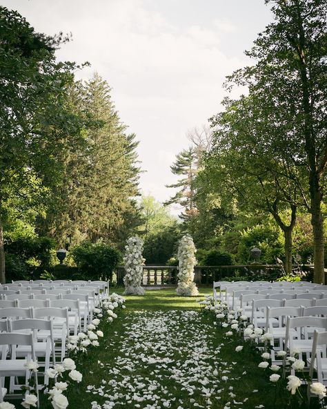 A Chic and Classic Castle Wedding in New Jersey✨ Alexis and Alex’s summer wedding was attended by 130 guests, who were invited to dress up and feel like royalty for the evening. The wedding theme was inspired by Bridgerton, Pride and Prejudice, and Marie Antoinette, combining romantic, classic, and chic elements to create an unforgettable experience. Allie of @alexandrae.photo, who photographed the couple’s beautiful day, said, «Alexis and Alex’s wedding day honestly felt like something ou... Pride And Prejudice Inspired Wedding, Pride And Prejudice Aesthetic Wedding, Pride And Prejudice Wedding Aesthetic, Pride And Prejudice Wedding, Dutch Wedding, Salem Wedding, Bridgerton Wedding, Romantic Classic, Wedding Options