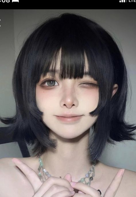 Short Vampire Hairstyles, Embarrassed Pose, Short Female Hair, Head Positions, Futuristic Hairstyles, Futuristic Hair, Basic Hairstyles, Pelo Anime, Portrait Model