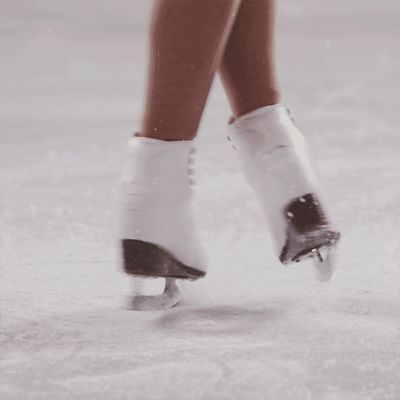 Figure Skating Aesthetic, Ice Skating Photography, Hockey Aesthetic, Figure Ice Skates, Skating Ice, Skate 3, Skating Aesthetic, Skater Aesthetic, Dark Grunge