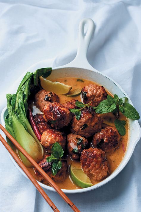 Pork Meatball Soup, Lemongrass Recipes, Coconut Broth, Curry Meatballs, Pork Curry, Ginger Pork, Pork Meatballs, Pak Choi, Chicken Meatballs