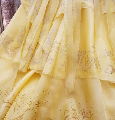 Belle Core Aesthetic, Cats Return, Belle Ballgown, Yellow Ballgown, Fairytale Vibes, Belle Aesthetic, Bridgerton Aesthetic, Penelope Featherington, Belle Cosplay