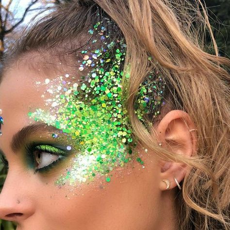 Ways To Use Vaseline, Cosmic Makeup, Uses For Vaseline, Glitter Face Makeup, Glitter Face Paint, Rave Glitter, Festival Face Paint, Festival Themed Party, Festival Make Up