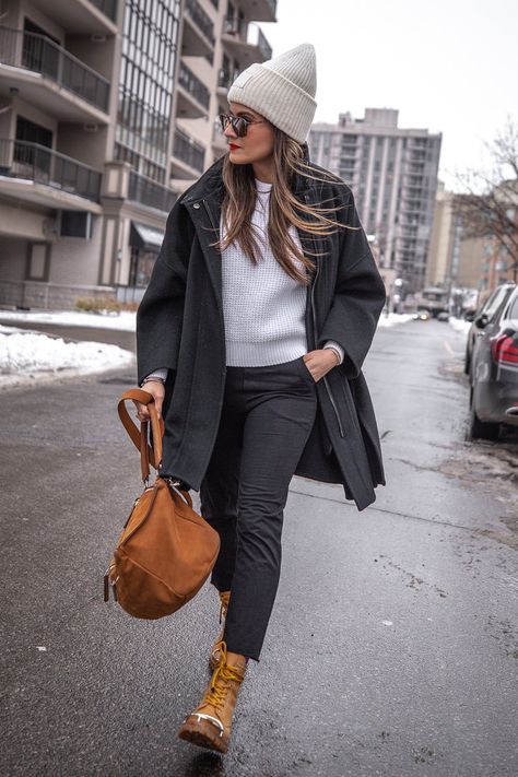 Nathalie Martin Style, Style Esthetics, Joggers With Boots, Joggers And Boots, Nathalie Martin, Beanie Outfit, Layered Fashion, Womens Business Casual, Cold Season