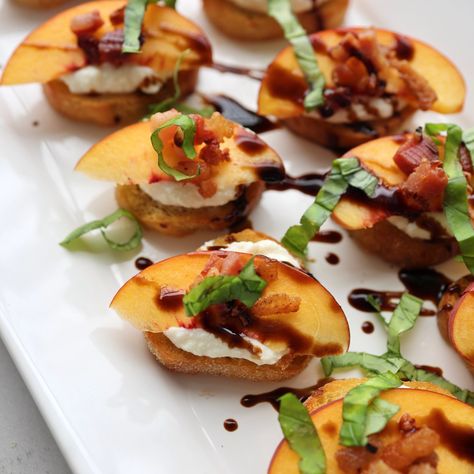 Honey Ricotta Peach Crostini Peach Crostini Appetizers, Ricotta Peach, Peach Crostini, Peach Appetizer, Honey Appetizers, Honey Ricotta, Pumpkin Banana Muffins, Crostini Recipe, Dessert Pasta