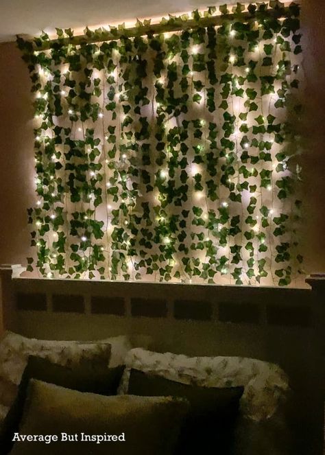 Ivy In Bedroom, Teen Bathrooms, Ivy Wall, Indoor Plant Wall, Hanging Plant Wall, Plants Ideas, Green Wall Decor, Flower Curtain, Hanging Vines