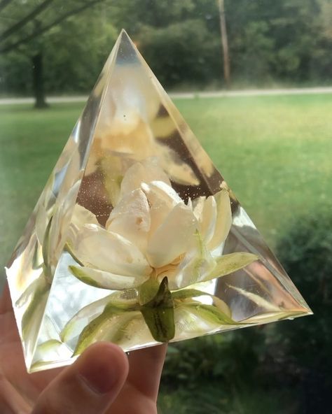 Epoxy Pyramid Ideas, Epoxy Resin Pyramid, Rama Art, Resin Paperweights, Lily Pad Flower, Resin Pyramid, Diwali Decoration Items, Resin Creations, Diy Resin Projects