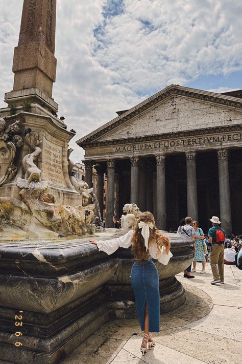 Vatican Picture Ideas, Rome Aesthetic Instagram, Colosseum Outfit, Rome Pics Ideas, Rome Italy Outfits, Rome Pantheon, Rome Pictures, Rome Trip, Rome Photo