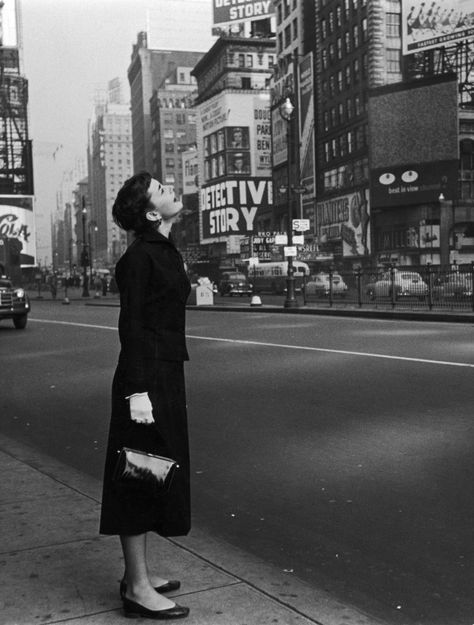 Actress Audrey Hepburn looking up at billboards in middle of Times Square, recently in town for run of Broadway show Gigi, in which she is starring. (The LIFE Picture Collection/Getty Images) Audrey Hepburn Outfit, Audrey Hepburn Photos, Jane Russell, Audrey Hepburn Style, Gene Kelly, Mae West, Hepburn Style, Katharine Hepburn, Lauren Bacall