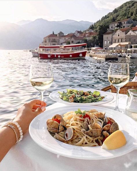 How To Eat Like A European, What Do Italians Eat In A Day, Italian Eating Habits, Eat Like An Italian Woman, Italian Diet Plan, How To Eat Like An Italian, What Italians Eat In A Day, Italian Meal Plan, Lunch In Italy