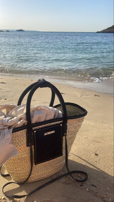 Jacquemus Basket Bag, Jacquemus Beach Bag, Black Basket, Jacquemus Bag, Summer Neutrals, Vacation Bag, Bag Obsession, Holiday Pictures, Classy Casual Outfits