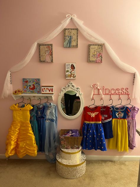 Princess Dress Up Station, Frozen Girls Room, Disney Decor Bedroom, Dress Up Area, Girls Princess Room, Dress Up Stations, Girls Room Diy, Frozen Room, Princess Room Decor