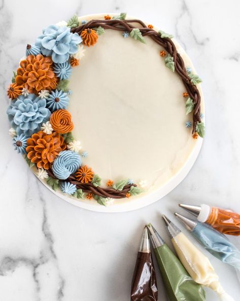 Thanksgiving Desserts Cake, Thanksgiving Cakes Decorating, Fall Birthday Cakes, Chocolate Peppermint Cupcakes, Vegan Vanilla Cupcakes, Peppermint Cupcakes, Fall Floral Wreath, Wreath Cake, Turkey Cake