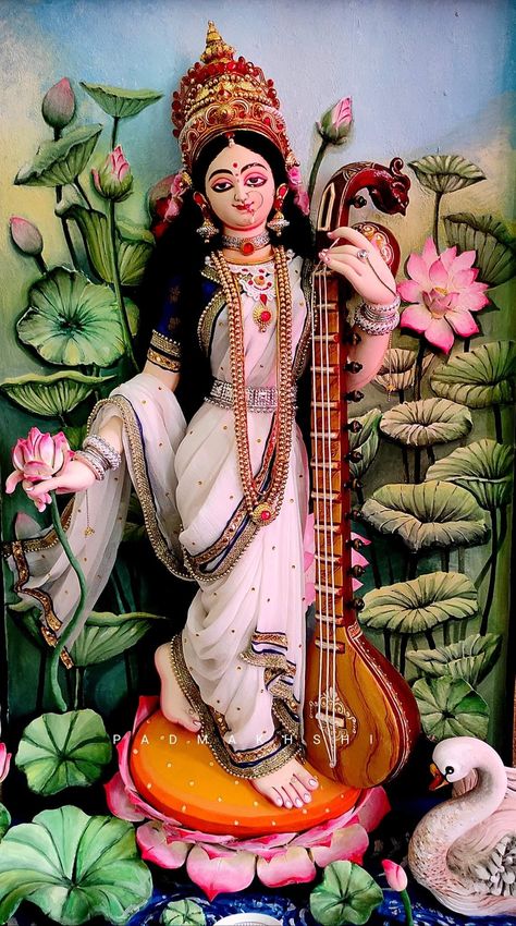 Puja Stage Decoration, Saraswati Thakur, Lord Saraswati, Saraswati Art, Devi Saraswati, Saraswati Picture, Laxmi Goddess, Hindu Statues Goddesses, Saraswati Idol