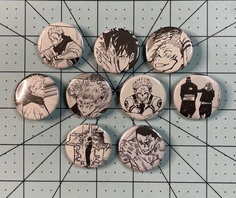 Timecapsule pins captures valuable moments, memories and laughter in a pin that you can put on your bag, hat jacket or anywhere you want! These manga button pins where made straight out of the Jujutsu Kaisen manga panels! These Pins are 1.26 inches in diameter. Jujutsu Kaisen Manga Panels, Pins Anime, Itachi Sasuke, Jujutsu Kaisen Manga, Anime Pins, Bag Pins, Anime Crafts, Manga Panels