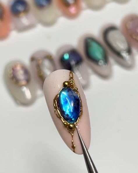 Let’s go ✨ 💅 New Gemstone Workshop This will be a live online workshop - where I teach you how to make different focal gems for nail jewelry! We will go over different methods to achieve these looks. Everything will be saved for you to view at your convenience! If you commented on my previous posts- I am sending dm’s out today with details 👍 Comment below ⬇️ and I will send it to you too 🙌 #nailjewels #nailgems #nailarttutorial #nailjewelry Gem Stone Nail Art, Topaz Nails, Gemstones Nails, Gemstone Nail Designs, Gems On Nails, Gemstone Nails, Stone Nails, Stone Nail Art, Bee Nails