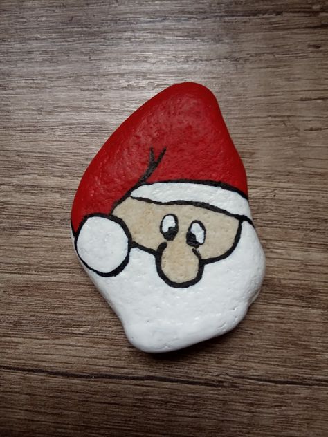 Santa Claus Rock Painting, Santa Stone Painting, Santa Painted Rocks Ideas, Santa Faces Painted On Rocks, Rock Painting Santa, Santa Rocks Painted, Santa Rock Painting, Santa Painted Rocks, Christmas Stone Painting Ideas