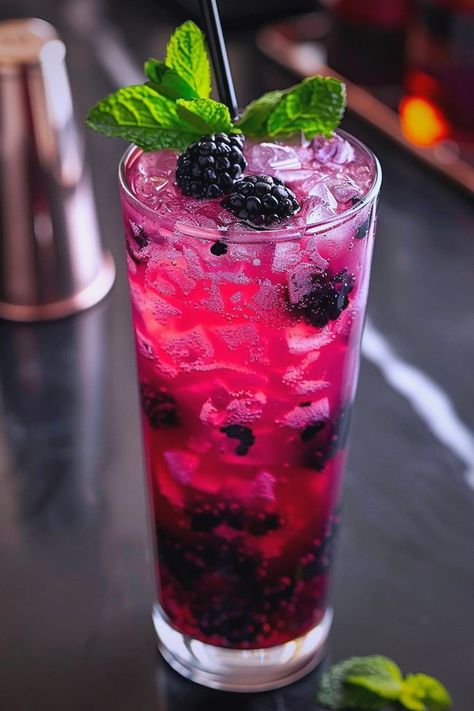 Blackberry Mojito Recipe, Berry Mojito, Blackberry Mojito, Vodka Mojito, Pork Crockpot, Cold Drinks Recipes, Classic Mojito, Pork Crockpot Recipes, Drinks Recipe