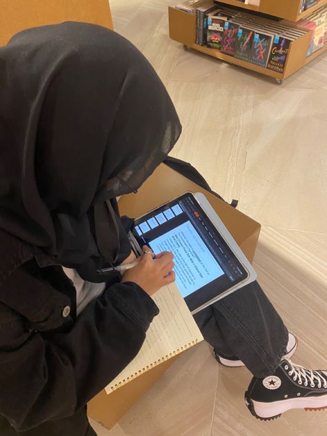 Hijabi Studying, Studying Outfit, Modesty Islam, Hijabi Women, Study Aesthetics, Medical School Life, Birthday Greetings Funny, Hijabi Fits, Hijabi Outfit