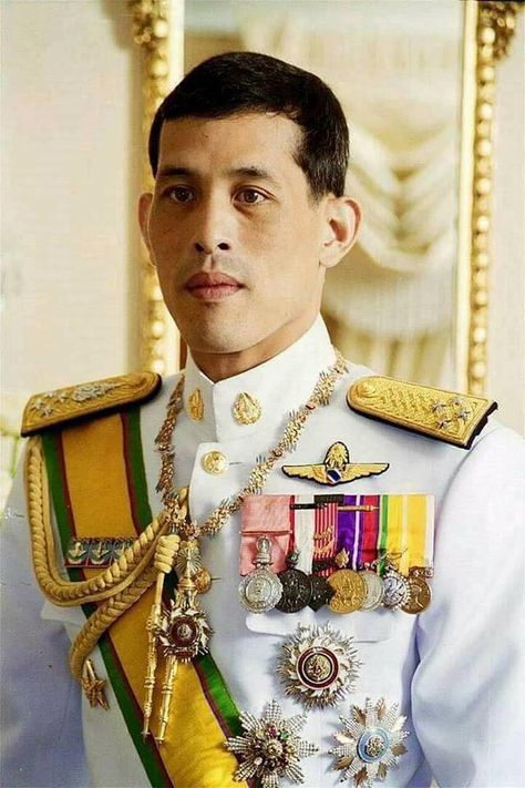 King Rama 10, King Of Thailand, King Thailand, Thailand History, King Bhumipol, King Rama 9, Thai Royal Family, Thai King, Queen Sirikit