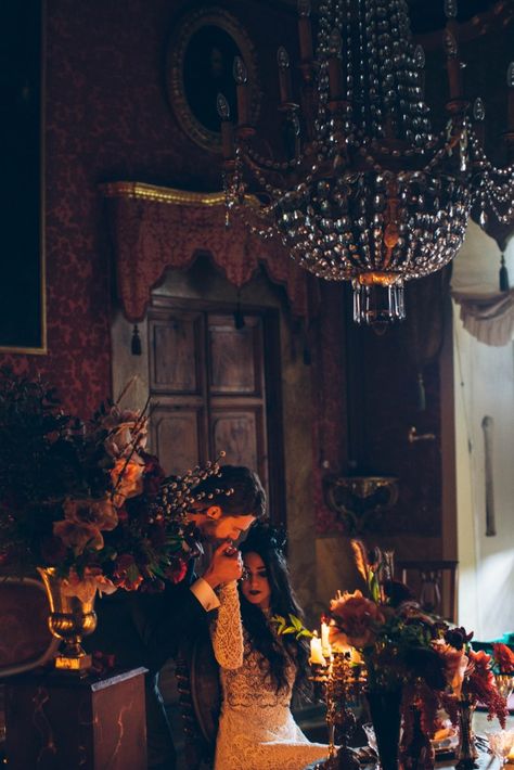 Italian-Gothic-Wedding-Inspiration-at-Villa-Di-Maiano-Stefano-Santucci-054 Goth Wedding Decorations, Italian Gothic, Wedding Themes Ideas, Gothic Wedding Theme, Vampire Wedding, Dark Wedding Theme, Halloween Themed Wedding, Themes Ideas, Goth Wedding