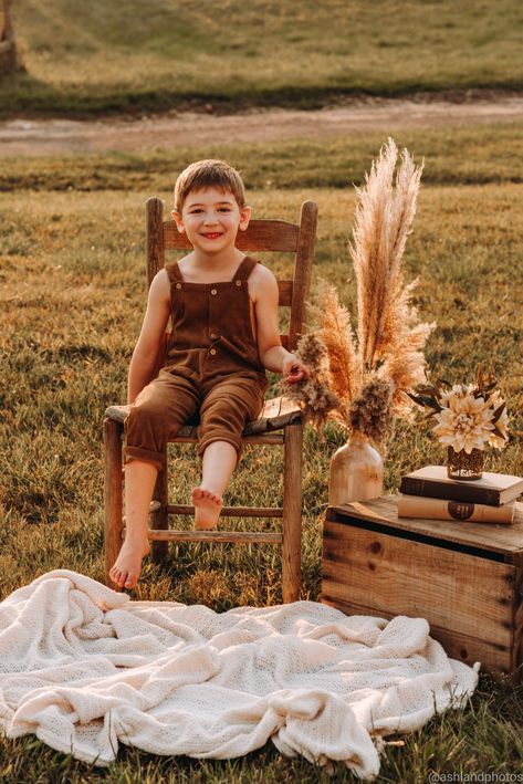 Toddler Boy Vintage Boho Field Photoshoot, Connecticut Photographer Boho Fall Mini Session, Photo Shoot Set Up, Outdoor Fall Photoshoot Setup, Fall Mini Sessions Set Up, Vintage Family Photoshoot, Sesion Ideas, Props For Photoshoot, Outdoor Photo Props, Fall Photo Booth