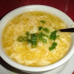 Egg Drop Ramen, Gluten Free Chinese Food, Quesadilla Recipes Beef, Egg Drop Soup Recipe, Kale Smoothie Recipes, Gluten Free Chinese, Chinese Egg, Ramen Noodle Soup, Ramen Noodle Recipes